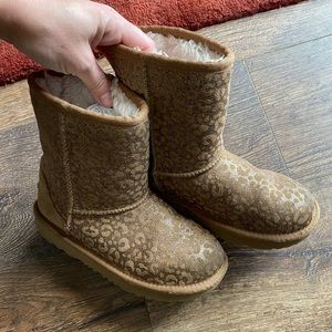 Size 1 glitter leopard uggs